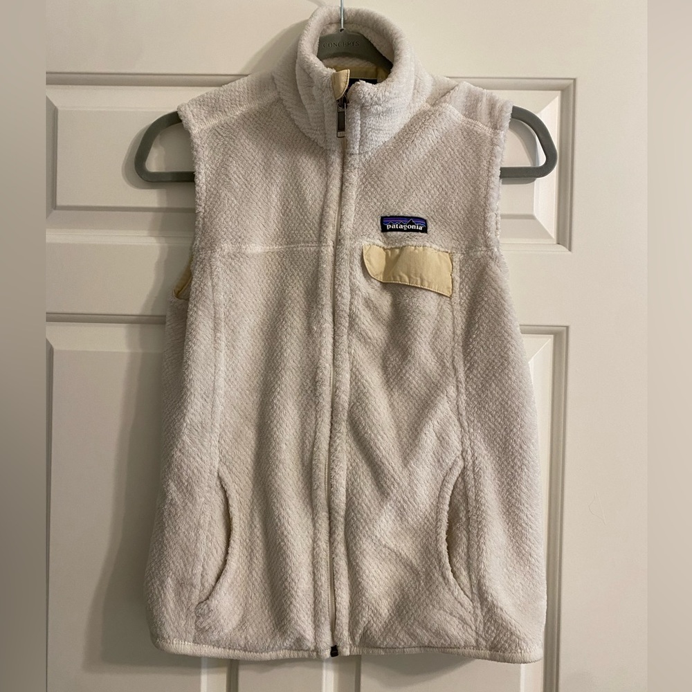 Patagonia - Medium cream colored vest